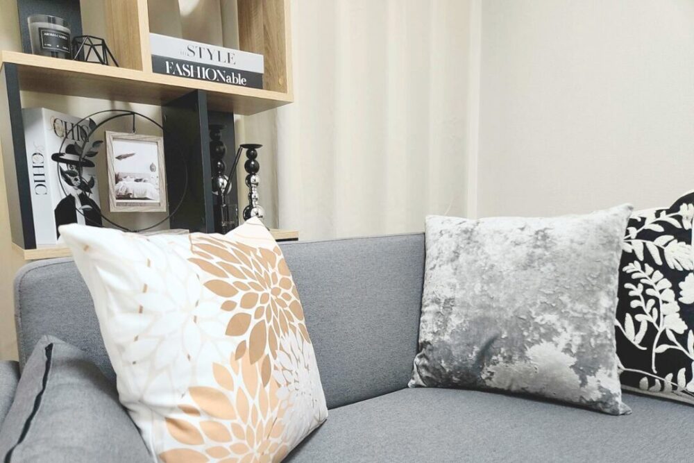 グレーのルーム